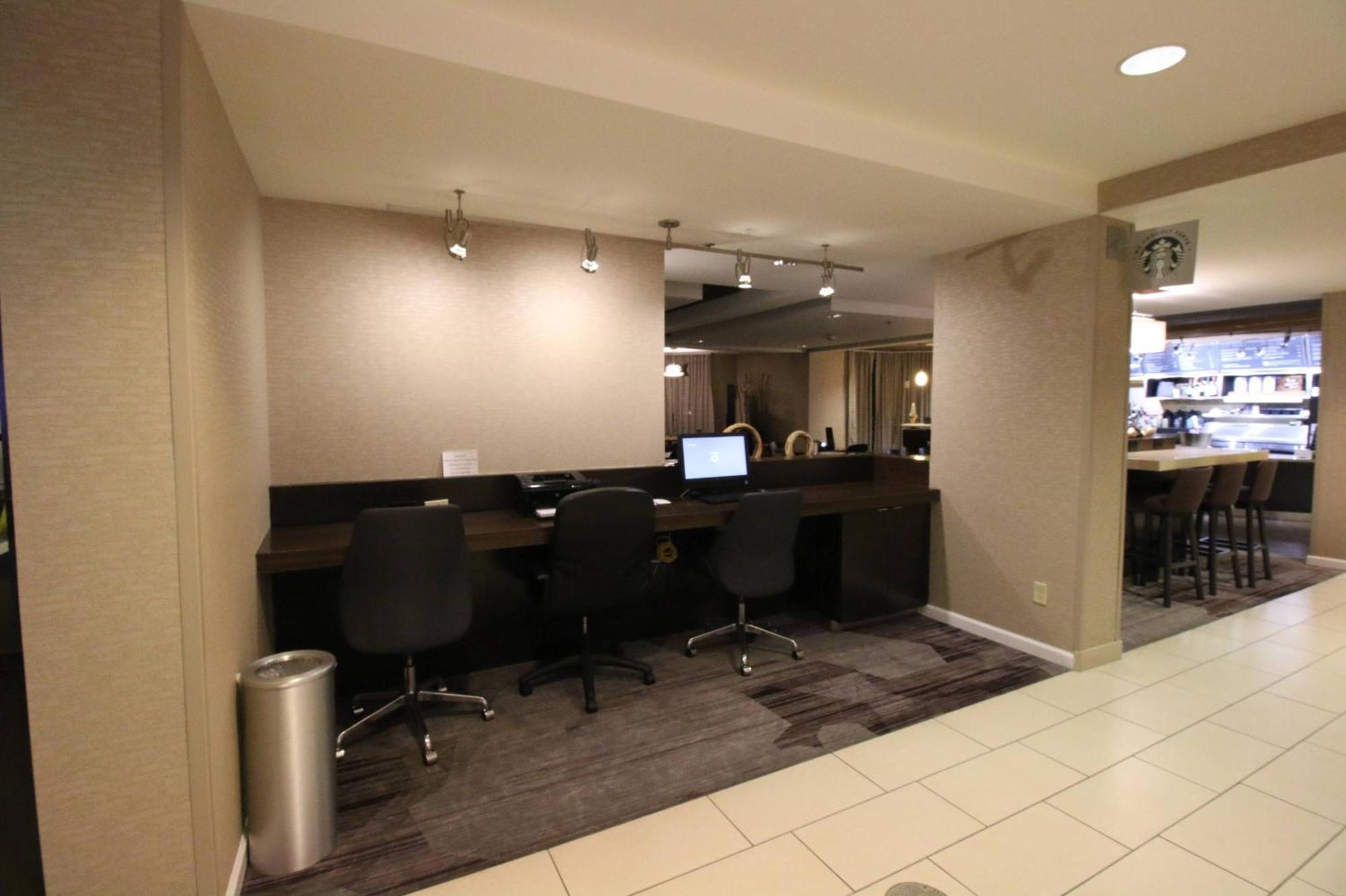 Courtyard By Marriott Indianapolis South Hotel Exterior photo