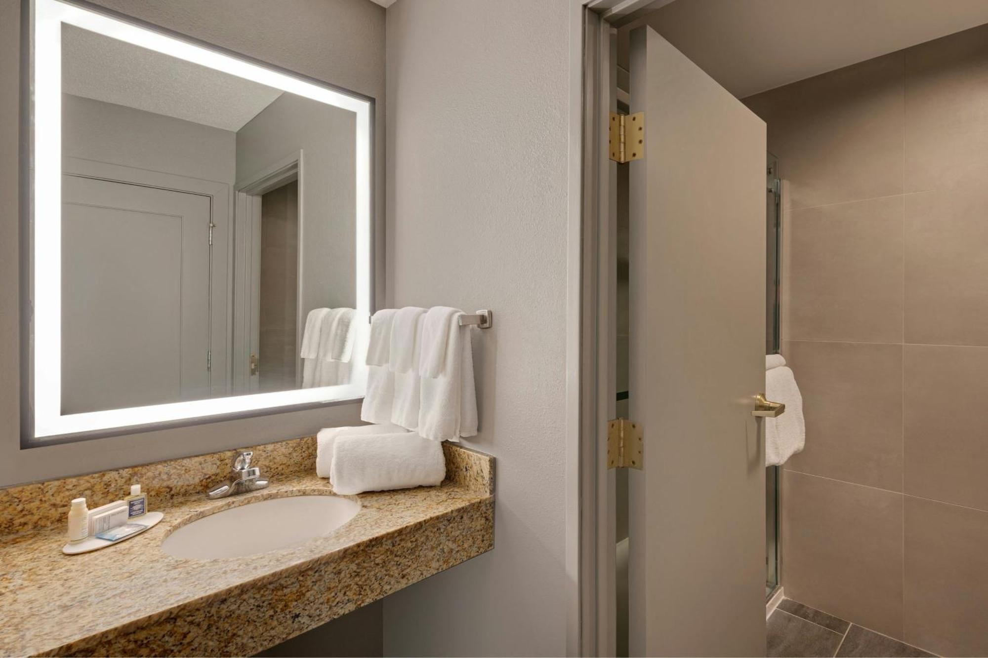 Courtyard By Marriott Indianapolis South Hotel Exterior photo