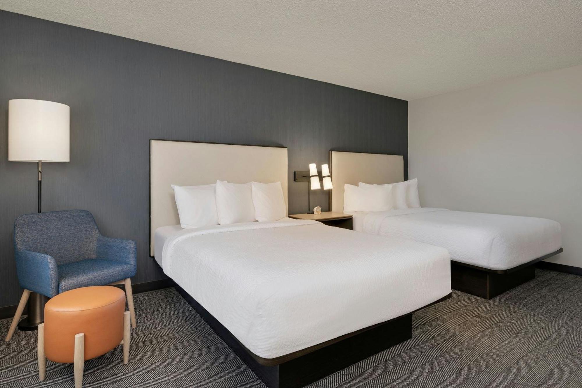 Courtyard By Marriott Indianapolis South Hotel Exterior photo